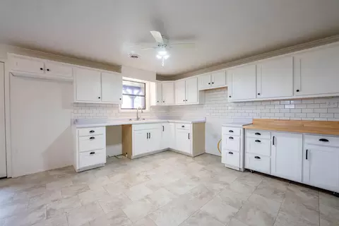 Kitchen - 866 County Road 328, Thayer, MO 65791 photo 2 of 2