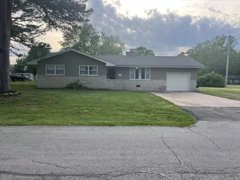 1307 Porter Ave, Aurora, MO 65605