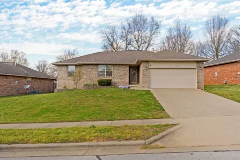 3879 W Parkridge Cir, Springfield, MO 65802