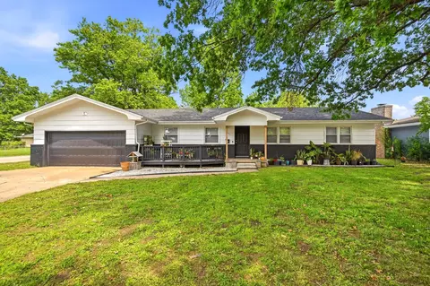 1201 W Edgewood St, Springfield, MO 65807