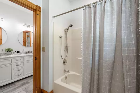 Bath - 4827 S Landon Ct, Springfield, MO 65810 photo 8 of 11