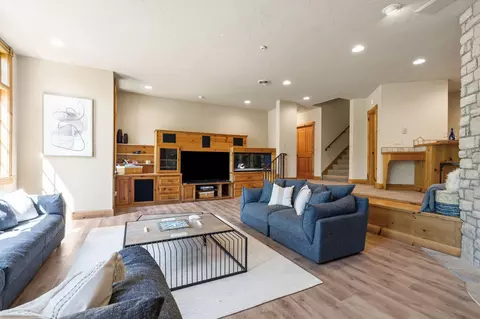 Living - 4827 S Landon Ct, Springfield, MO 65810 photo 7 of 9