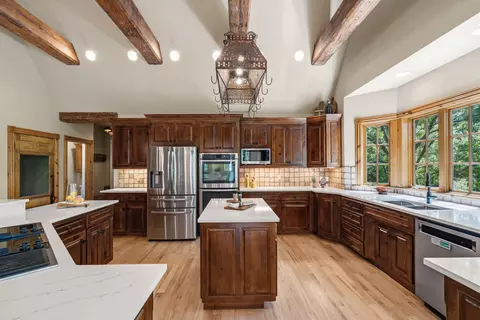Kitchen - 4827 S Landon Ct, Springfield, MO 65810 photo 4 of 5