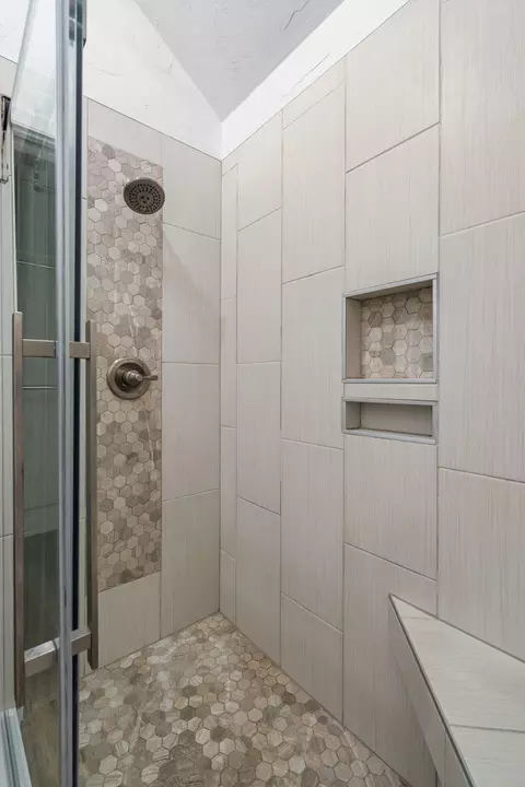 Bath - 4827 S Landon Ct, Springfield, MO 65810 photo 10 of 11