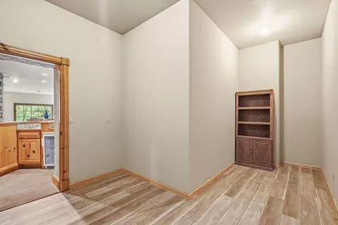 Entry Way - 4827 S Landon Ct, Springfield, MO 65810 photo 5 of 7