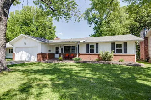860 S Luster Ave, Springfield, MO 65802