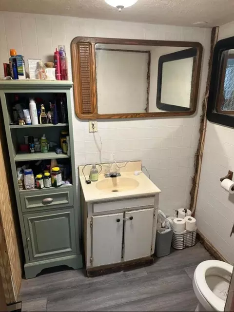 Bath - 7 Box St, Arcola, MO 65603 photo 1 of 1