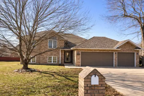 Exterior - 2401 S April Ave, Springfield, MO 65807 photo 7 of 8