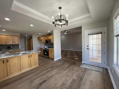 Entry Way - 2401 S April Ave, Springfield, MO 65807 photo 3 of 3