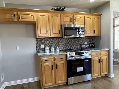 Kitchen - 2401 S April Ave, Springfield, MO 65807 photo 4 of 4