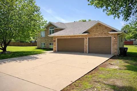 Exterior - 2401 S April Ave, Springfield, MO 65807 photo 2 of 8