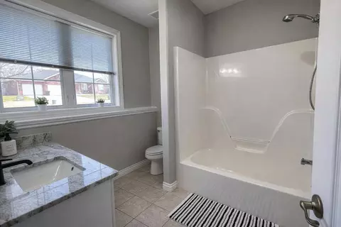 Bath - 2401 S April Ave, Springfield, MO 65807 photo 5 of 5