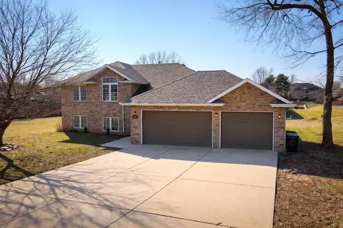 Exterior - 2401 S April Ave, Springfield, MO 65807 photo 8 of 8