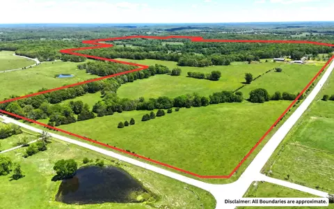 32497 Us Hwy 54 Hwy, Preston, MO 65732