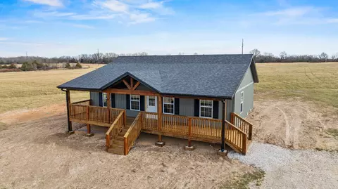 110 S Crossway Rd, Marshfield, MO 65706