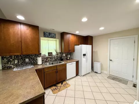 Kitchen - 369 Crestview Dr, Ridgedale, MO 65739 photo 3 of 4