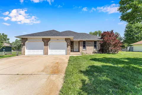 604 S Redbud Ave, Strafford, MO 65757
