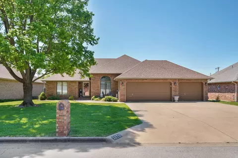 2170 E Sequiota St, Springfield, MO 65804