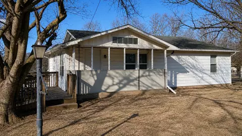 811 N Oakland Ave, Bolivar, MO 65613