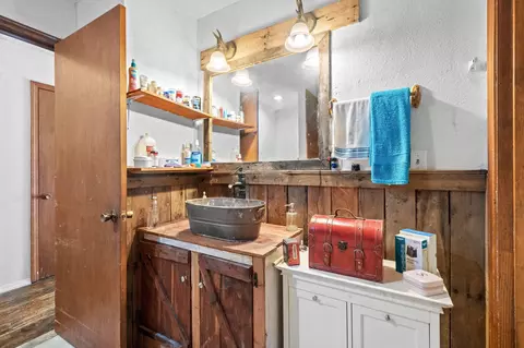 Bath - 27466 Redbud Ln, Eagle Rock, MO 65641 photo 1 of 3
