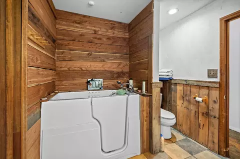 Bath - 27466 Redbud Ln, Eagle Rock, MO 65641 photo 2 of 3