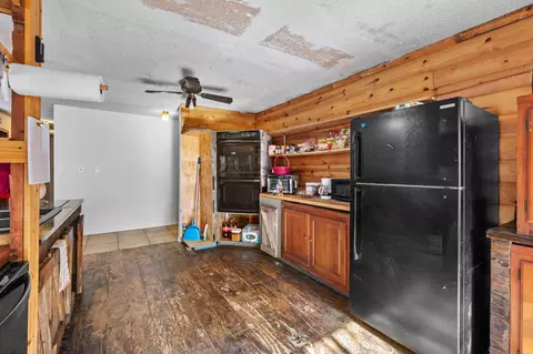 Kitchen - 27466 Redbud Ln, Eagle Rock, MO 65641 photo 2 of 4