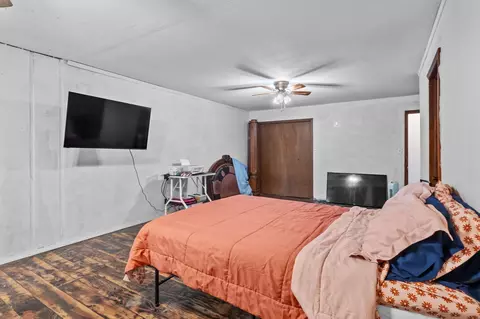 Bedroom - 27466 Redbud Ln, Eagle Rock, MO 65641 photo 2 of 3