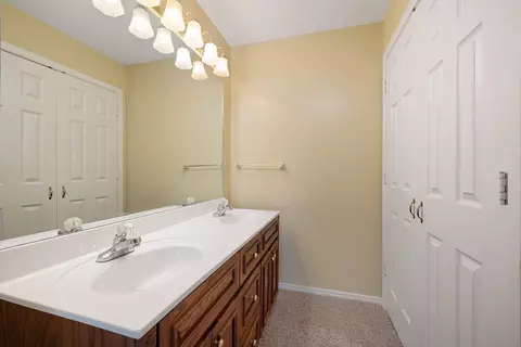 Bath - 1977 Pointe Royale Dr, Branson, MO 65616 photo 5 of 8