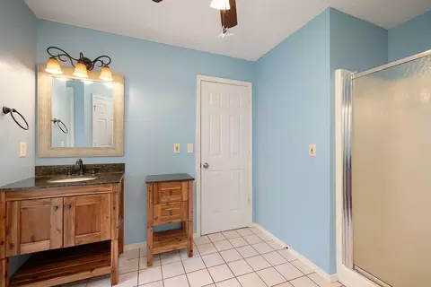 Bath - 1977 Pointe Royale Dr, Branson, MO 65616 photo 4 of 8