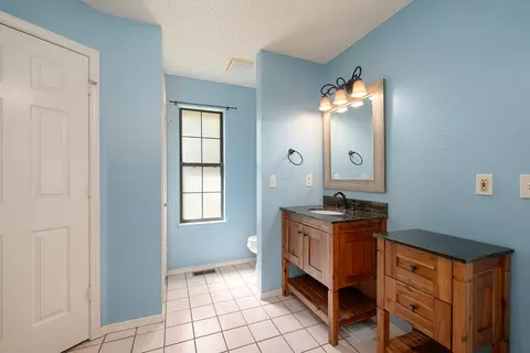 Bath - 1977 Pointe Royale Dr, Branson, MO 65616 photo 3 of 8