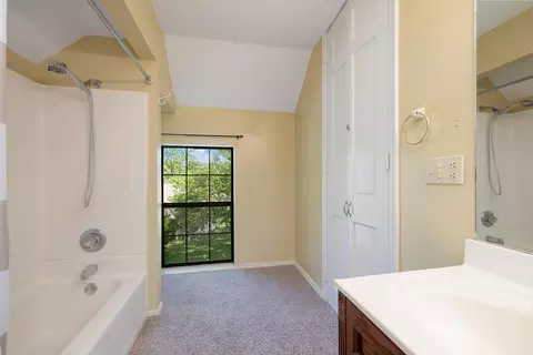 Bath - 1977 Pointe Royale Dr, Branson, MO 65616 photo 6 of 8