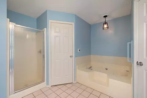 Bath - 1977 Pointe Royale Dr, Branson, MO 65616 photo 1 of 8