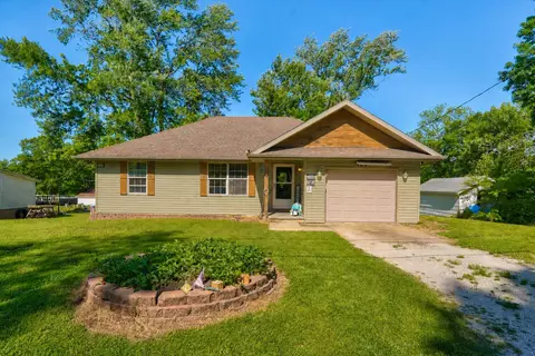 409 N Mcqueary Ave, Ash Grove, MO 65604