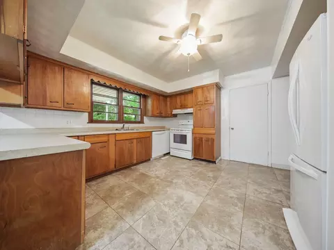 Kitchen - 2926 E Lombard St, Springfield, MO 65802 photo 1 of 4