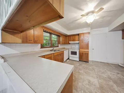 Kitchen - 2926 E Lombard St, Springfield, MO 65802 photo 4 of 4