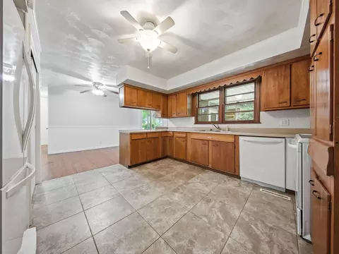 Kitchen - 2926 E Lombard St, Springfield, MO 65802 photo 2 of 4