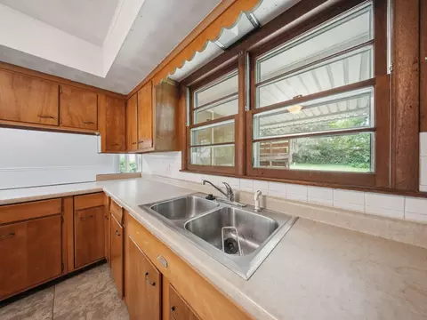 Kitchen - 2926 E Lombard St, Springfield, MO 65802 photo 3 of 4