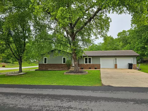 2204 Wayhaven Dr, West Plains, MO 65775