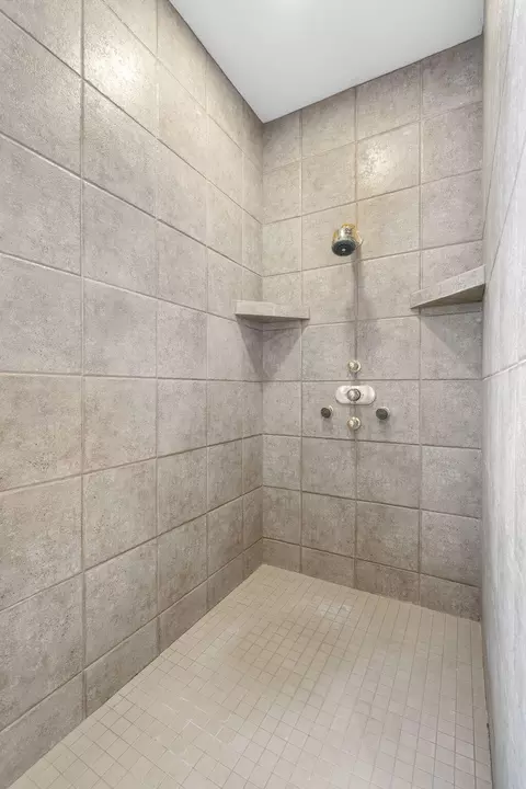 Bath - 4156 E Division St, Springfield, MO 65802 photo 2 of 9