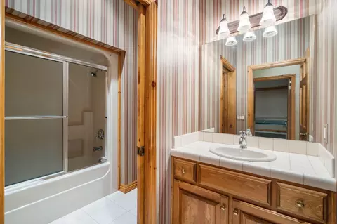 Bath - 4156 E Division St, Springfield, MO 65802 photo 7 of 9