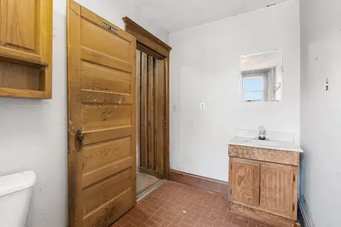 Bath - 4156 E Division St, Springfield, MO 65802 photo 8 of 9