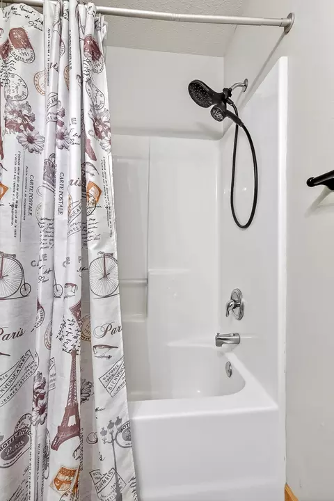 Bath - 831 Pershing St, Willard, MO 65781 photo 4 of 5
