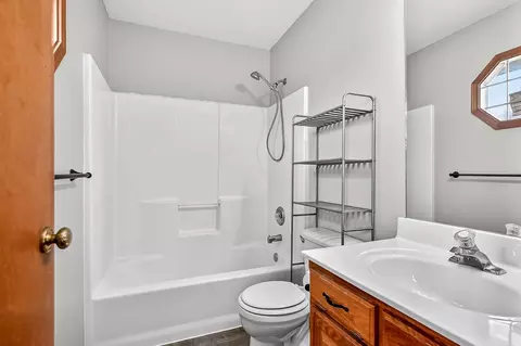 Bath - 831 Pershing St, Willard, MO 65781 photo 1 of 5