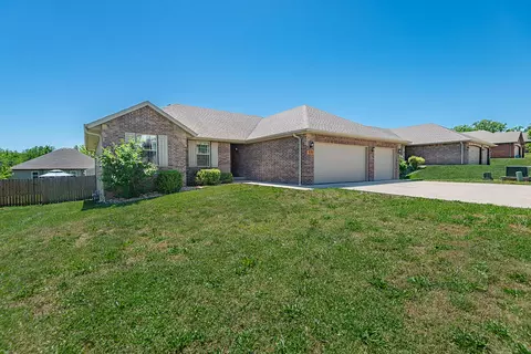 1070 E Lakota St, Nixa, MO 65714
