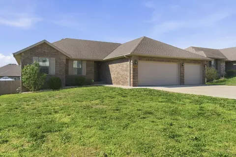 1070 E Lakota St, Nixa, MO 65714