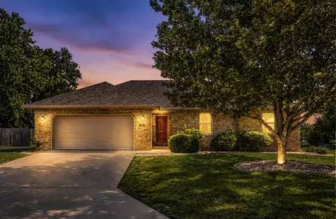807 E Sandpiper Dr, Ozark, MO 65721