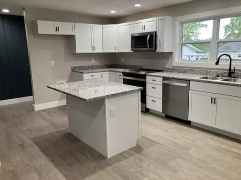 Kitchen - 509 E Freeman St, Bolivar, MO 65613 photo 5 of 8