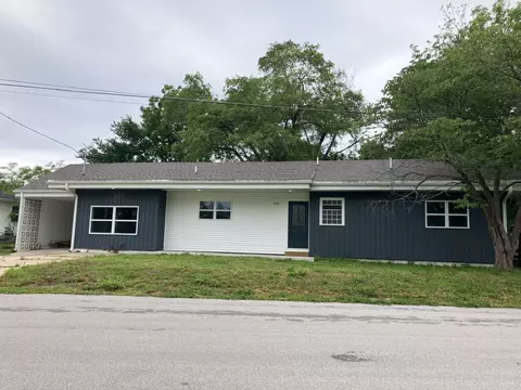 Exterior - 509 E Freeman St, Bolivar, MO 65613 photo 6 of 8