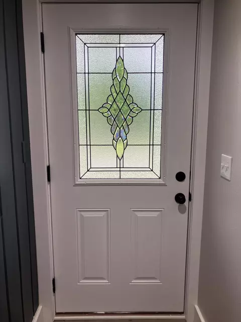 Entry Way - 509 E Freeman St, Bolivar, MO 65613 photo 2 of 3