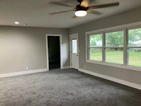 Living - 509 E Freeman St, Bolivar, MO 65613 photo 4 of 7